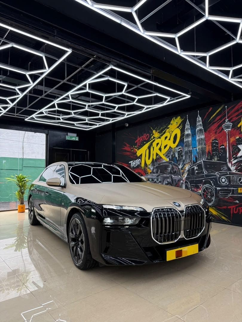 2025 BMW  I7 G70 thumbnail 3