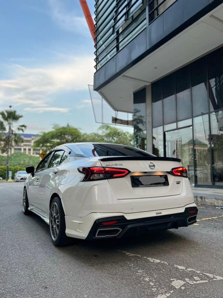 2022 Land Rover Range Rover Sport SVR - image 1