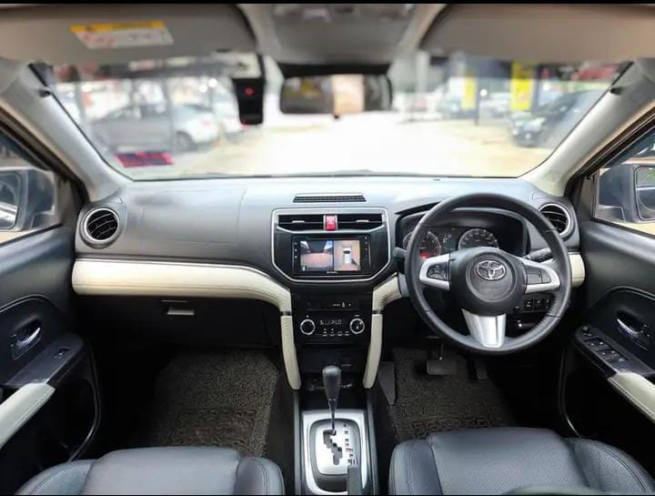 2022 BMW 5 Series Airport Transfer thumbnail 2