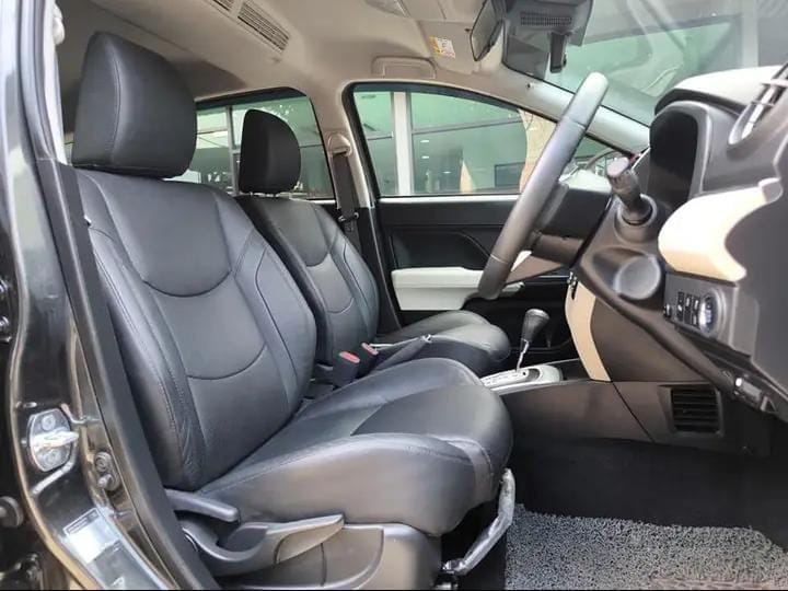 2022 BMW 5 Series Airport Transfer thumbnail 3