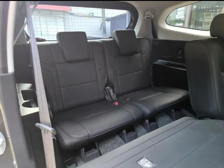 2022 BMW 5 Series Airport Transfer thumbnail 5