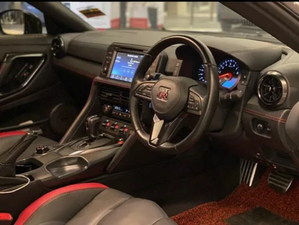Nissan GTR 2019 - Image 2
