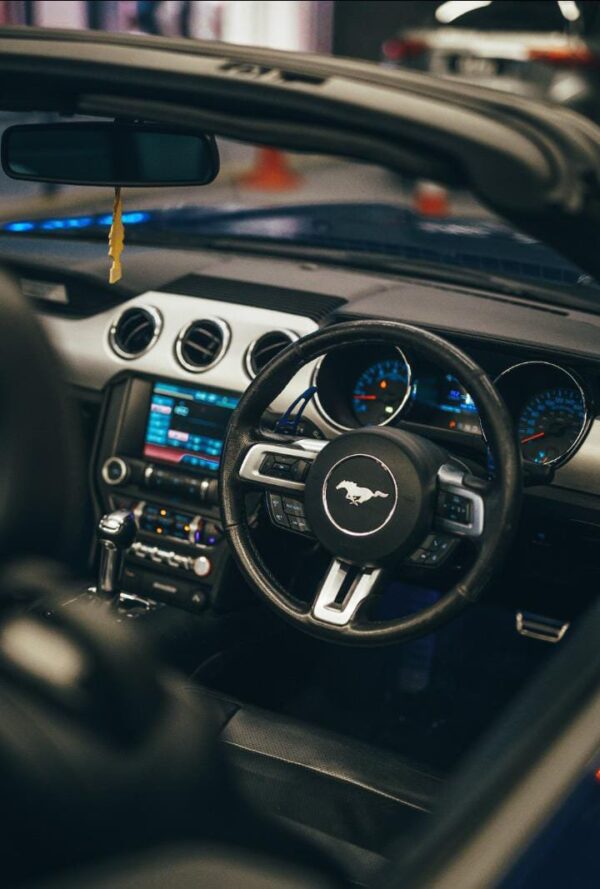 Mustang 2.3 Convertible - Image 2